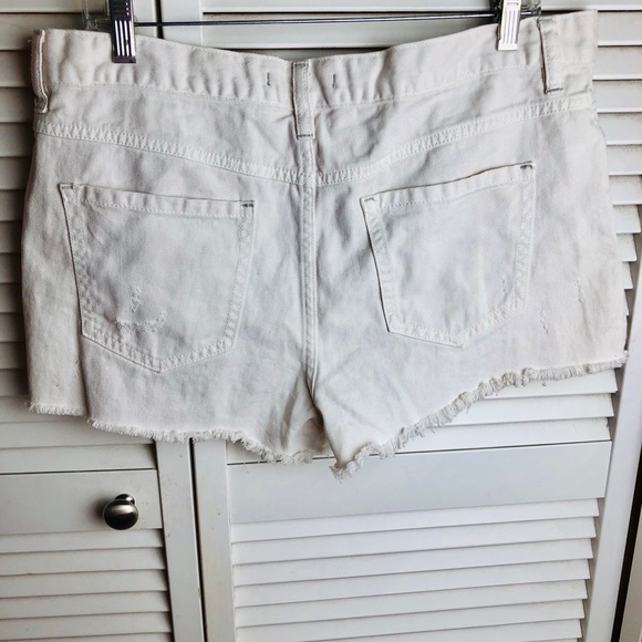 FREE PEOPLE/HIGH RISE 10.5”/BUTTON UP/JEAN SHORT - Picture 3 of 4